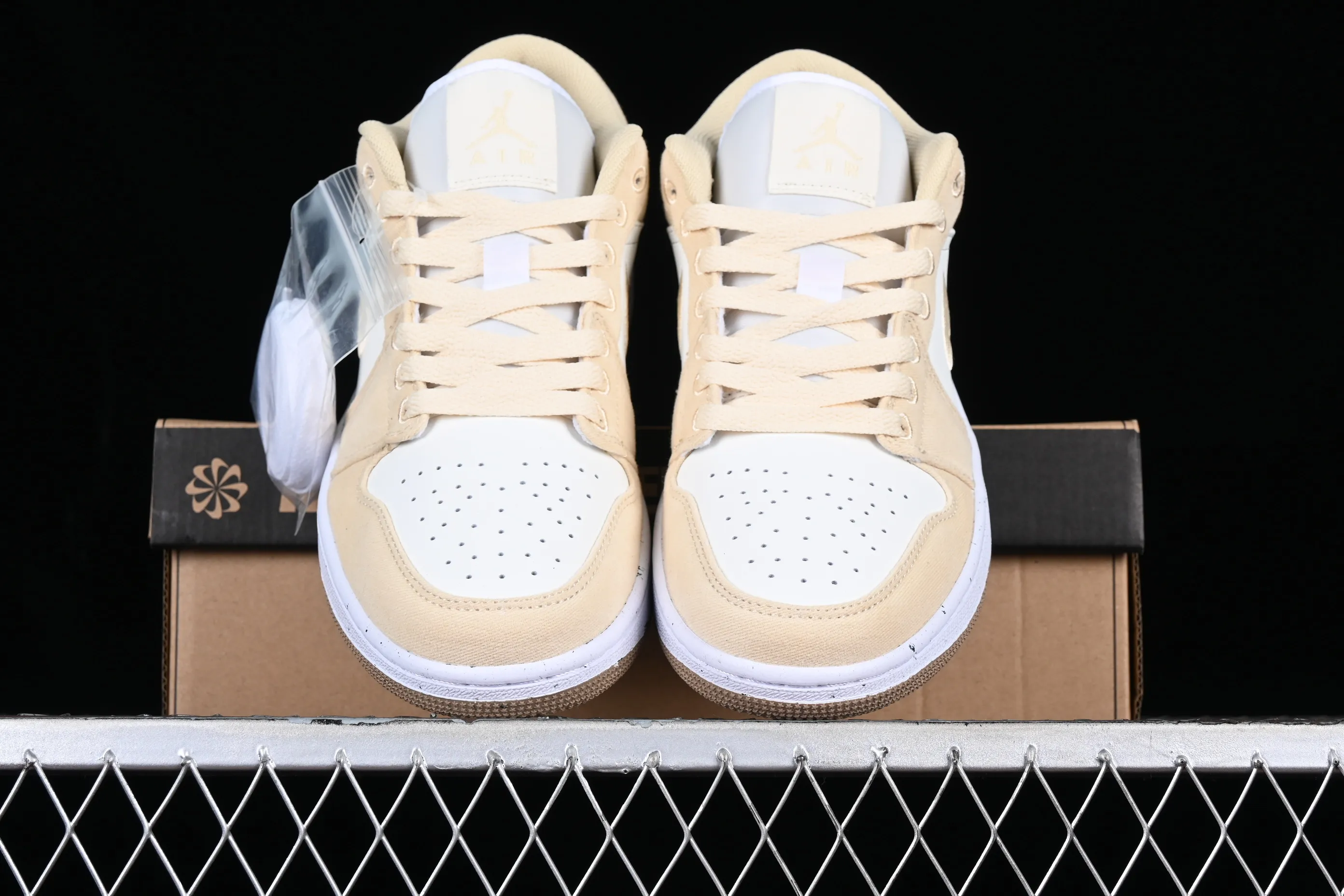 All categories Air Jordan Jordan series basketball shoes Air Jordan 1 Low Air Jordan 1 Low AJ1 Joe 1 electric embroidery white and yellow low-top cultural basketball shoes FN3722-701